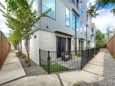 320 Mathey Court, Dallas, TX 75208