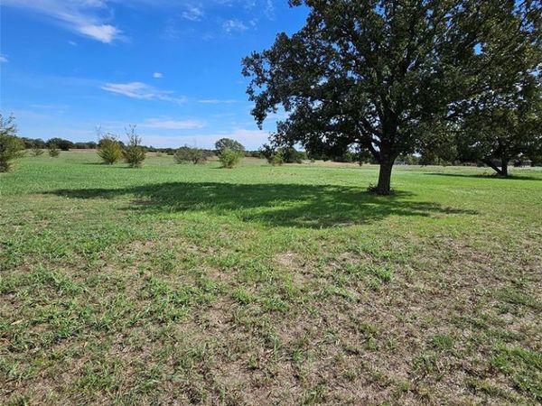 160 Rolling Hills Boulevard , Alvord, TX 76225