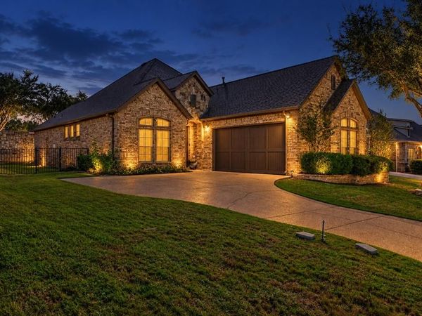 5801 Mira Lago Lane, Arlington, TX 76017