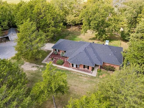 2615 N Lincoln Park Road, Van Alstyne, TX 75495