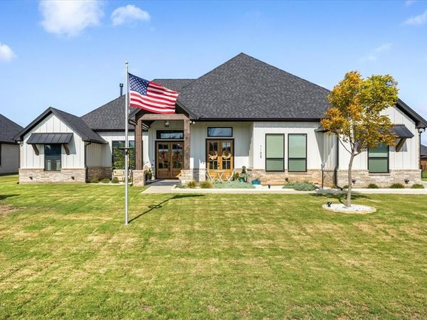 1105 Tremont Lane, Granbury, TX 76049