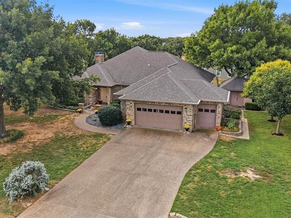 107 Navajo Trail, Lake Kiowa, TX 76240