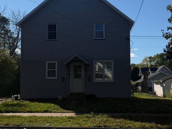 323 14th Ave W, Ashland, WI 54806