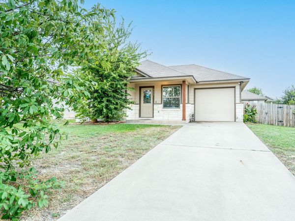 217 Azurite DR , Jarrell, TX 76537