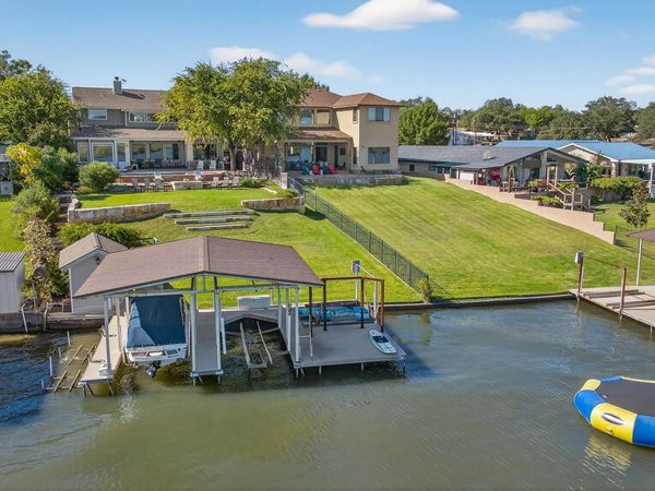 121 Christopher LN , Kingsland, TX 78639