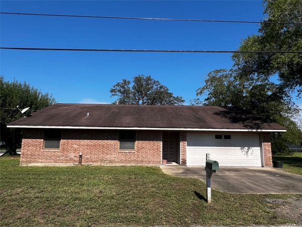 405 E Roitsch LN , La Grange, TX 78945
