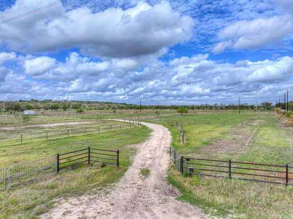 2551 Scull RD , Martindale, TX 78655