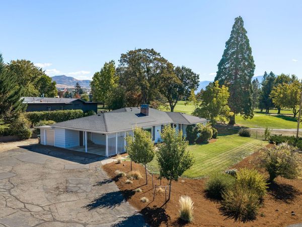 101 Greenway Drive, Medford, OR 97504