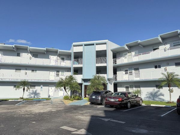 2309 PARK Lane, Unit 210, Hollywood, FL 33021