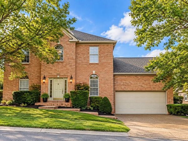 143 Middleboro Cir, Franklin, TN 37064
