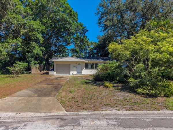 811 69TH AVENUE S, ST PETERSBURG, FL 33705