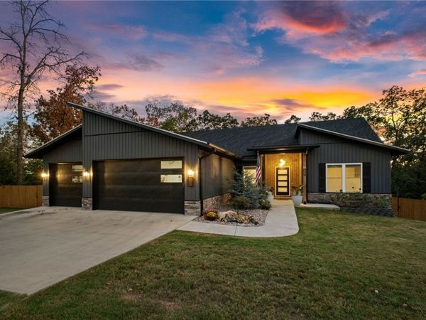 1 Todd Drive , Bella Vista, AR 72715