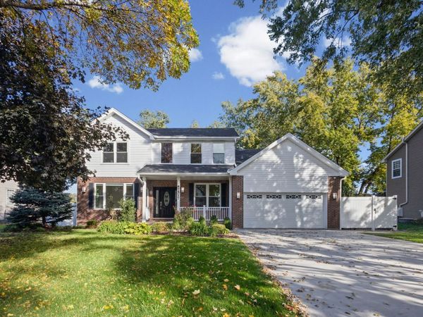 7517 Main Street , Darien, IL 60561
