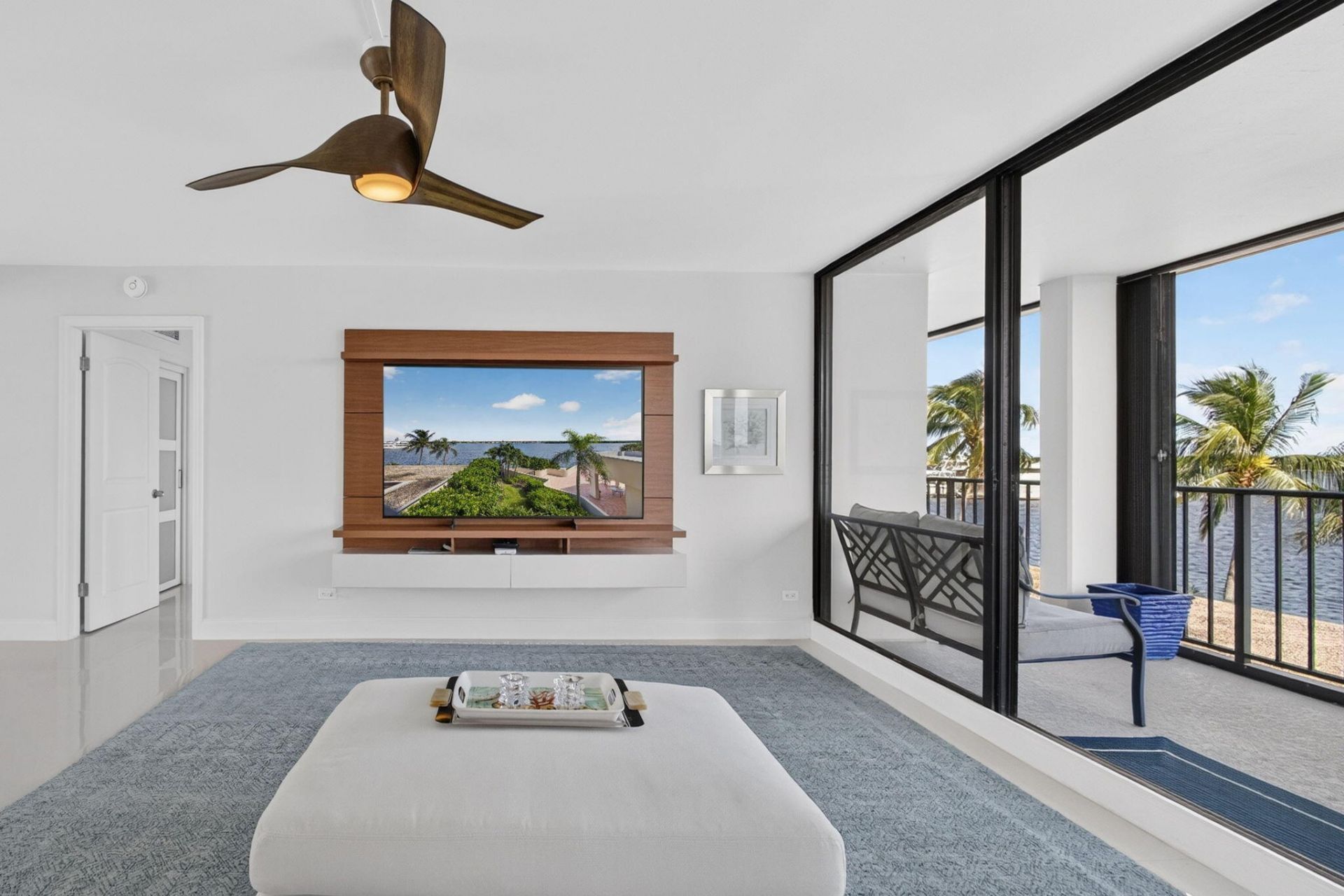 130 Lakeshore, Unit 323, North Palm Beach, FL 33408 Photo