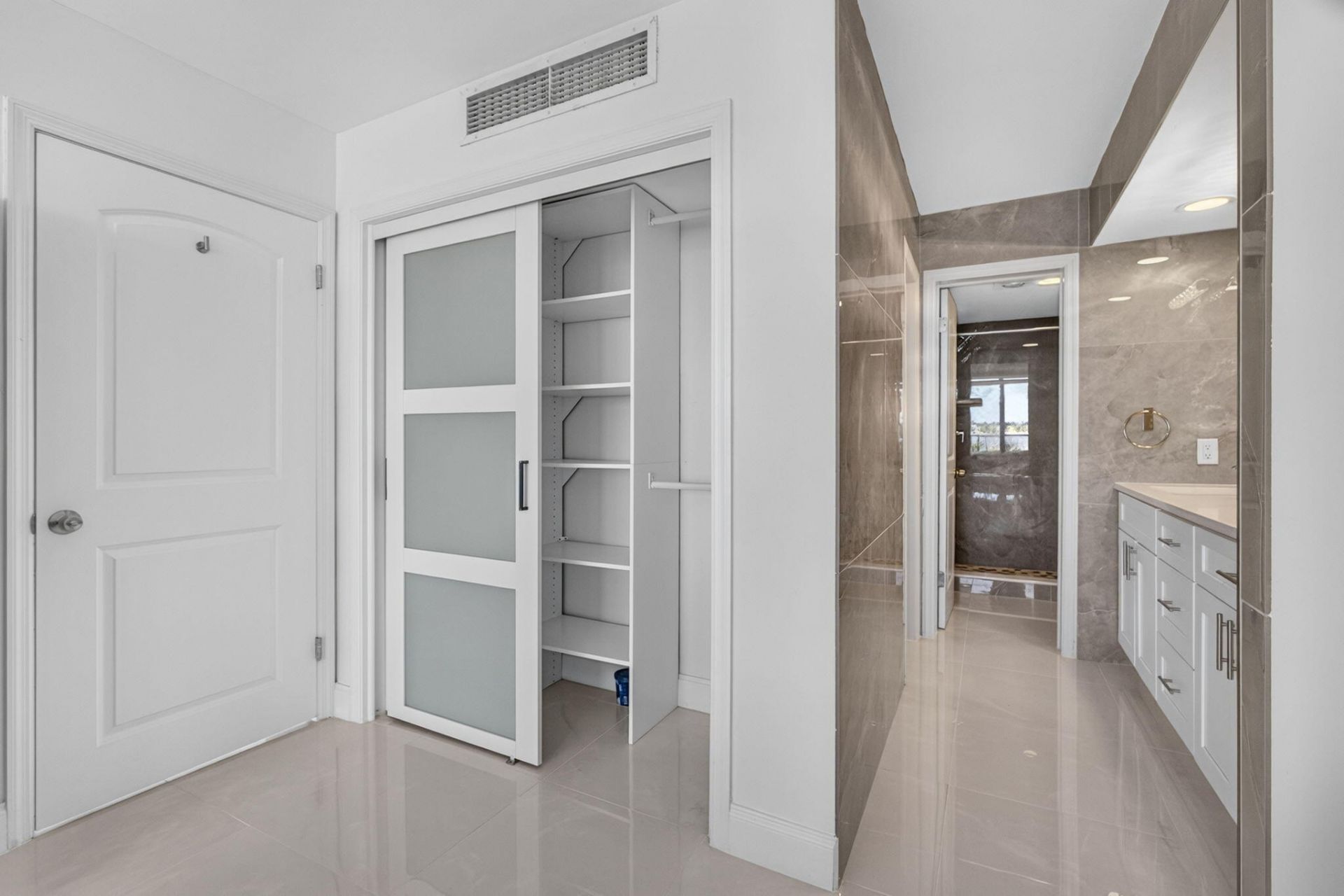 130 Lakeshore, Unit 323, North Palm Beach, FL 33408 Photo