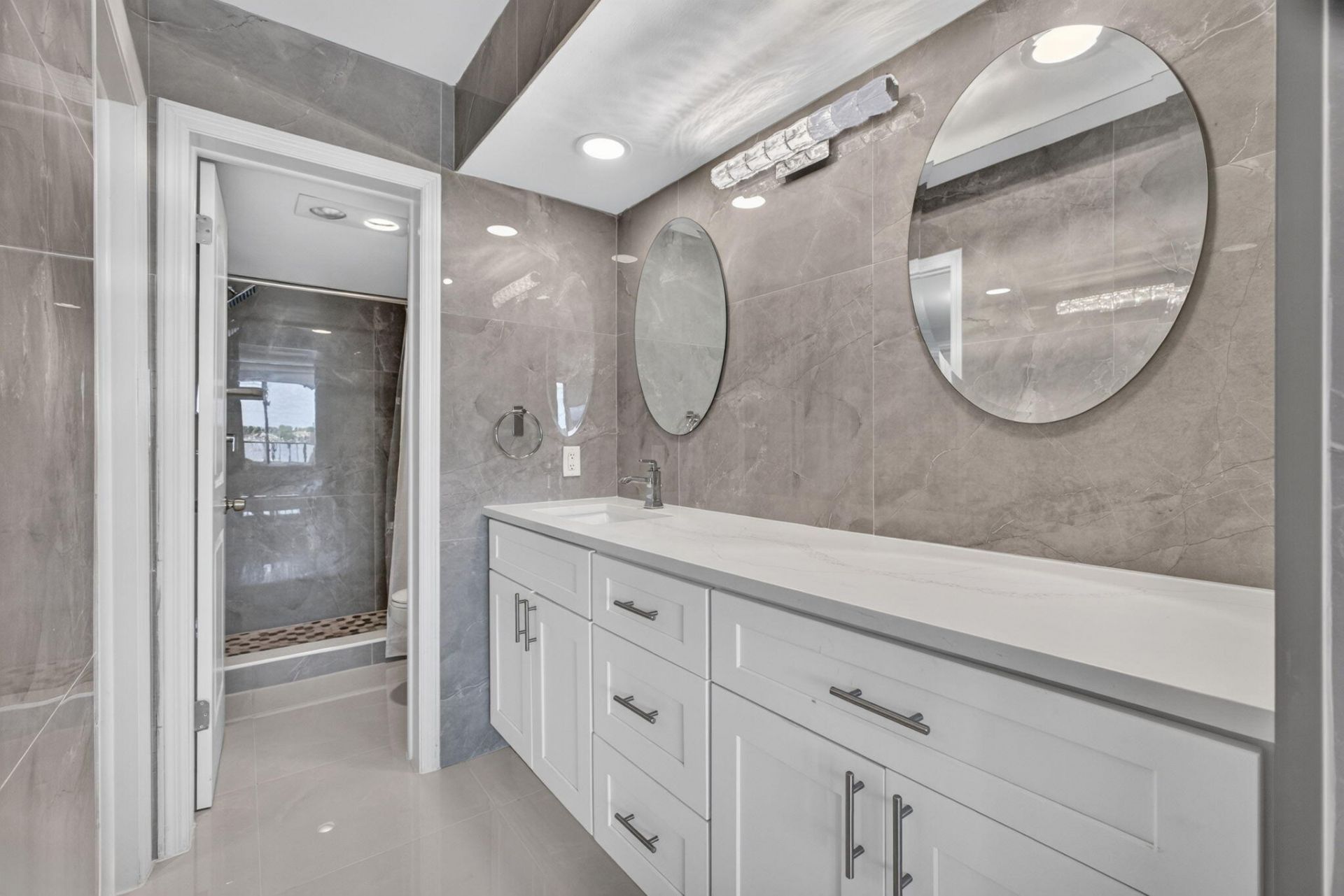 130 Lakeshore, Unit 323, North Palm Beach, FL 33408 Photo