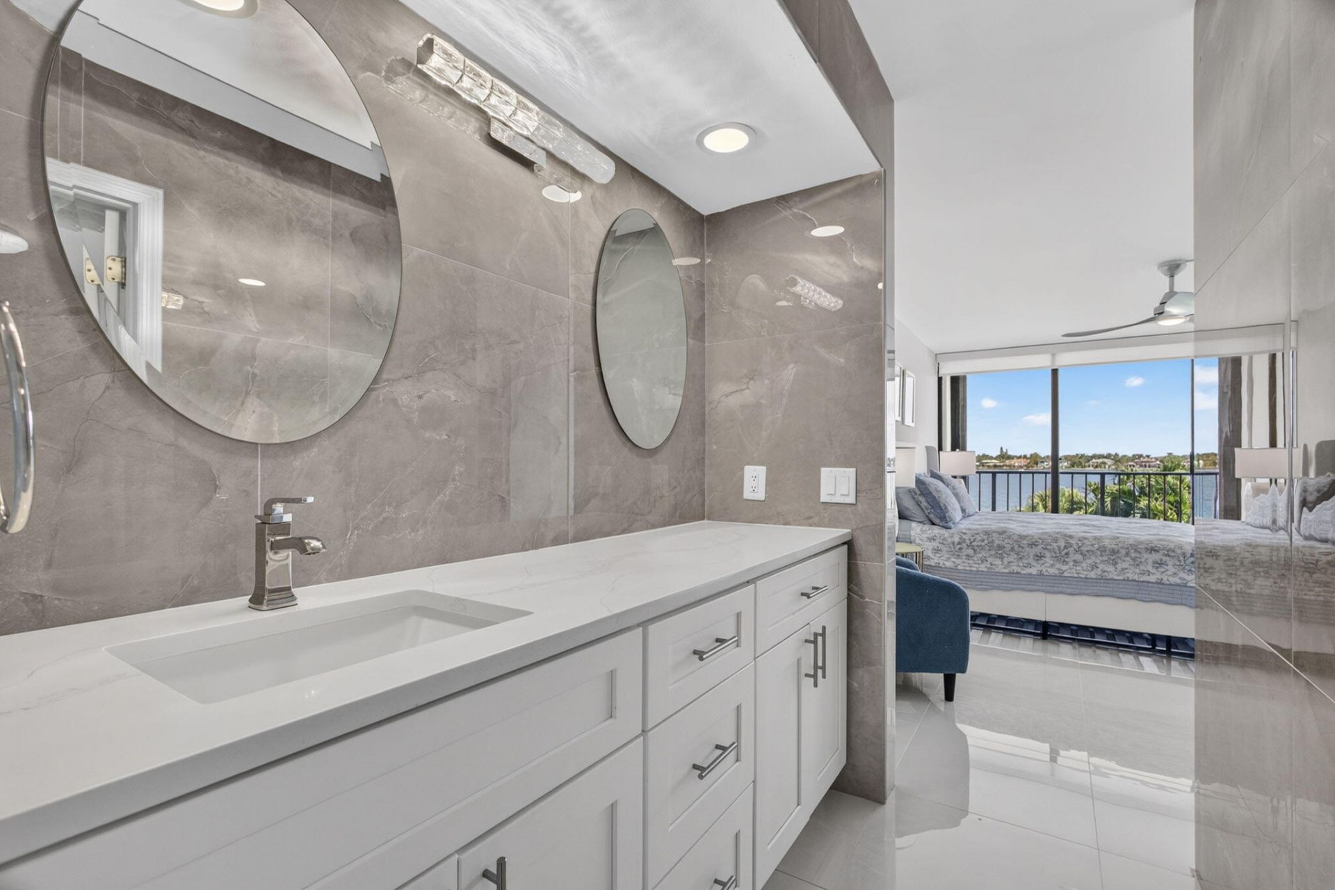 130 Lakeshore, Unit 323, North Palm Beach, FL 33408 Photo