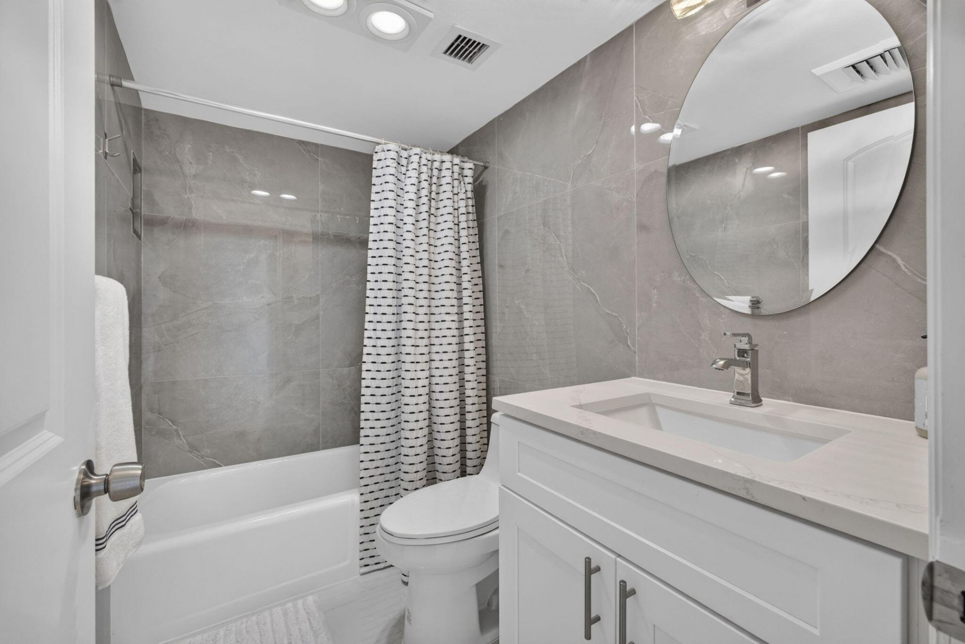 130 Lakeshore, Unit 323, North Palm Beach, FL 33408 Photo