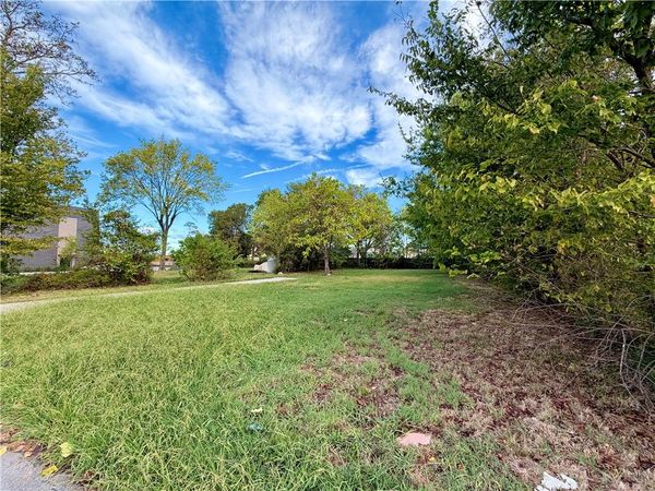 712 E Meadow Avenue , Springdale, AR 72764