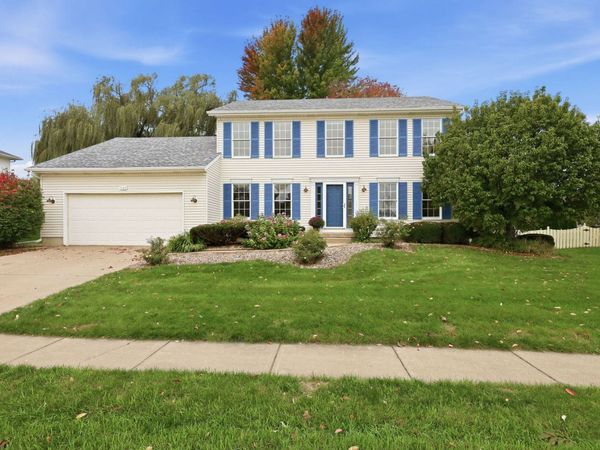 5104 Fox Ridge Road, Bettendorf, IA 52722