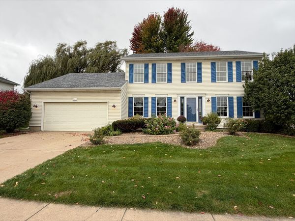 5104 Fox Ridge Road, Bettendorf, IA 52722