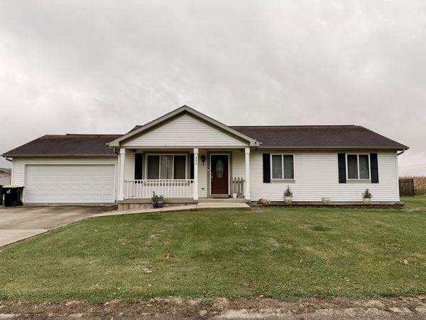 335 Richardson Drive , Weldon, IL 61882