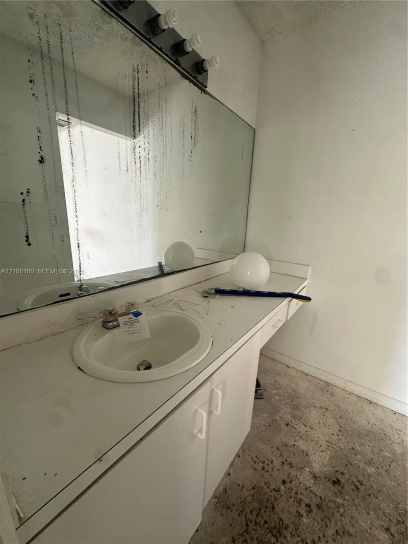 1262 NW 126th Ave , Sunrise, FL 33323 Photo