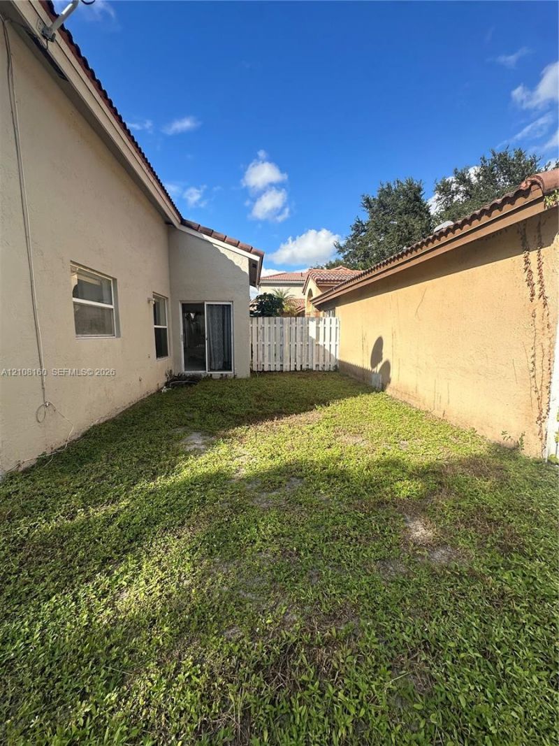 1262 NW 126th Ave , Sunrise, FL 33323 Photo