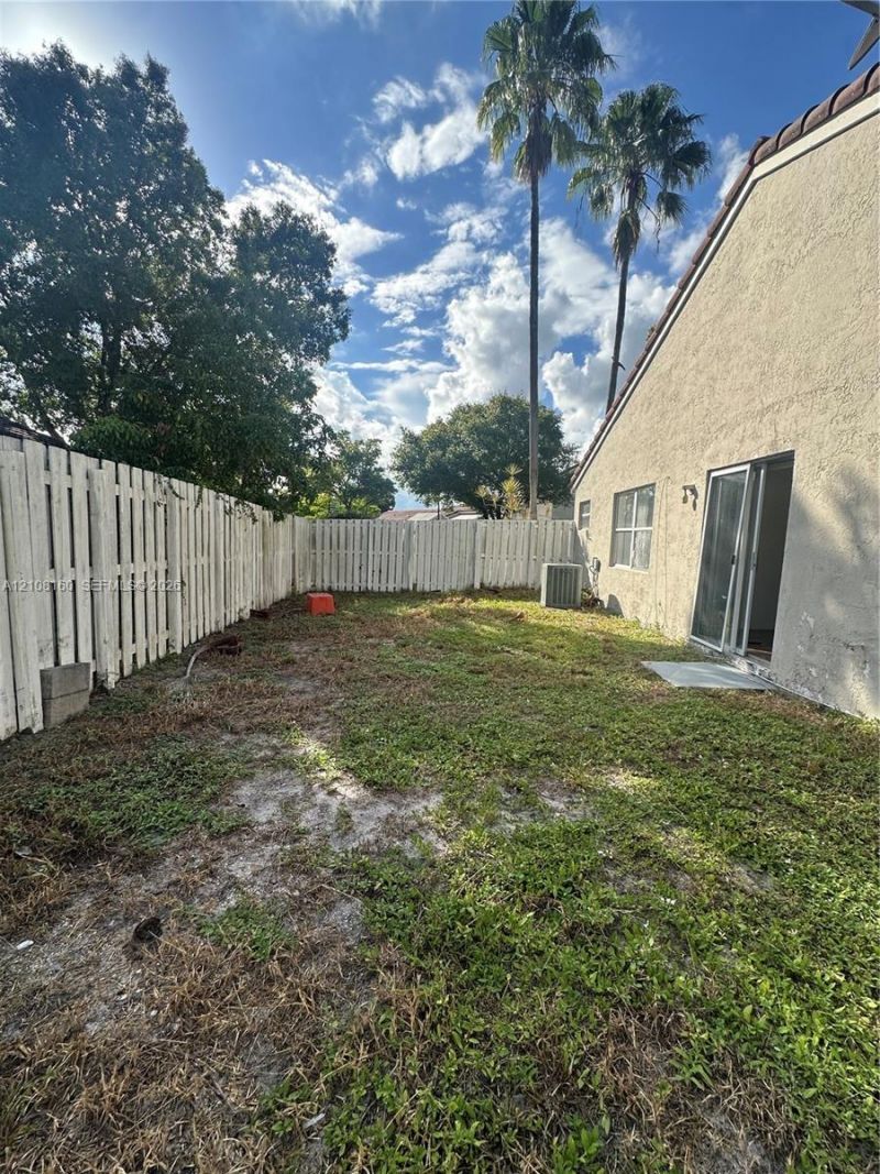1262 NW 126th Ave , Sunrise, FL 33323 Photo