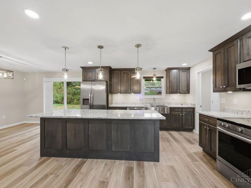 11877 Algiers Drive, Sharonville, OH 45246 Photo 4