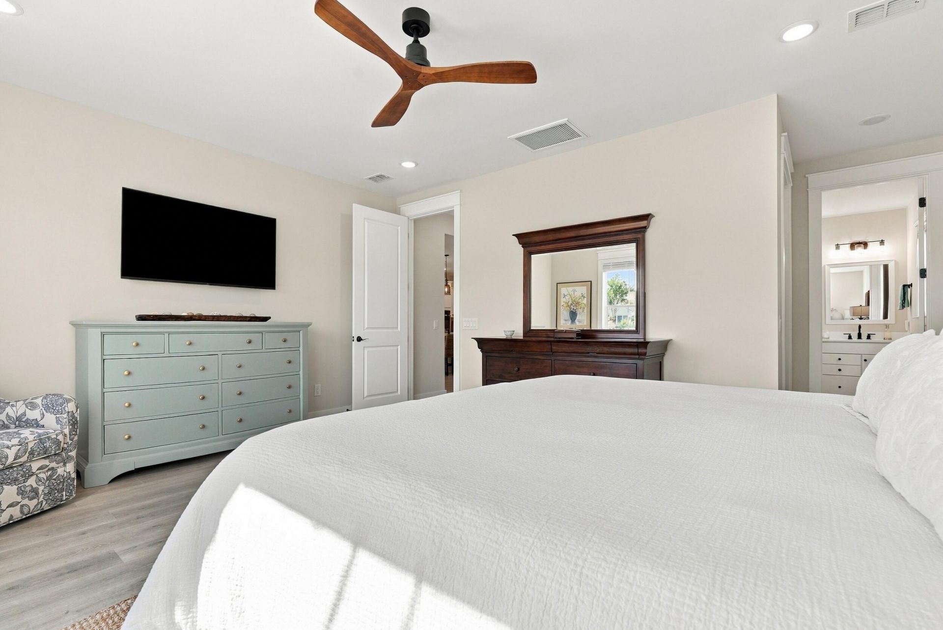 136 Leeward Landing Photo 21