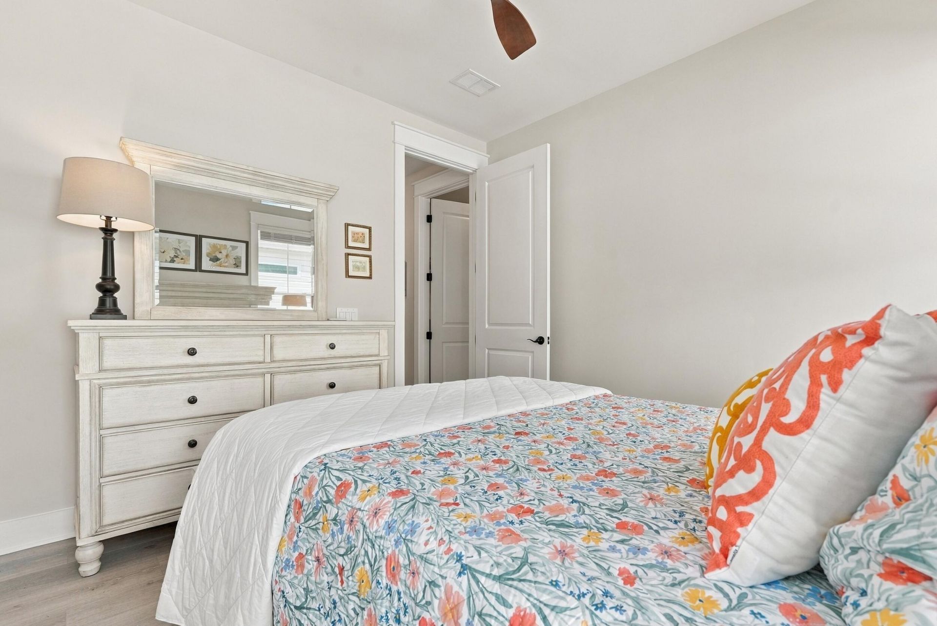136 Leeward Landing Photo 25