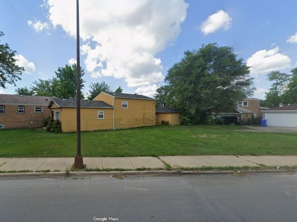 8910 S Anthony Avenue , Chicago, IL 60617