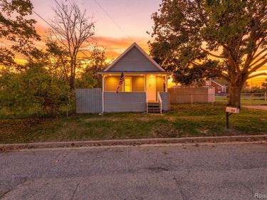 384 Nebraska Avenue, Pontiac, Mi 48341