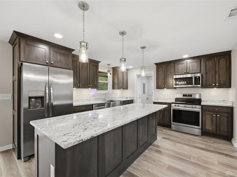 11877 Algiers Drive, Sharonville, OH 45246 Photo 3