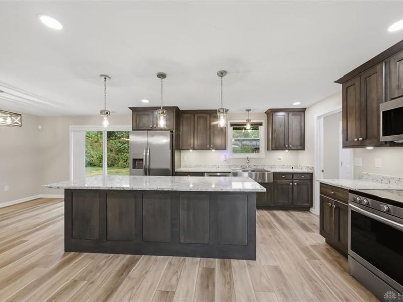 11877 Algiers Drive, Sharonville, OH 45246 Photo 4