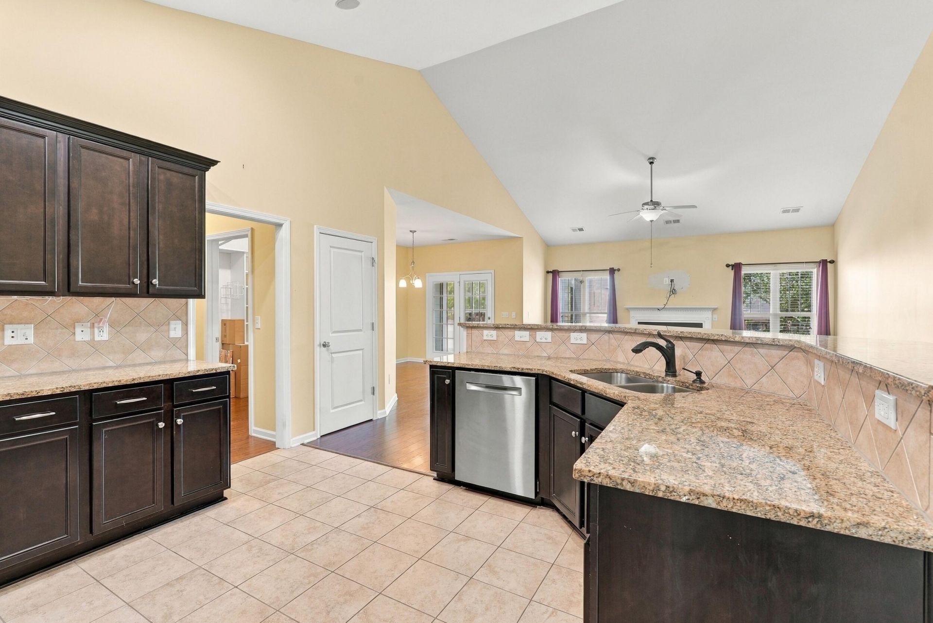 190 Carolinian Drive Photo 10