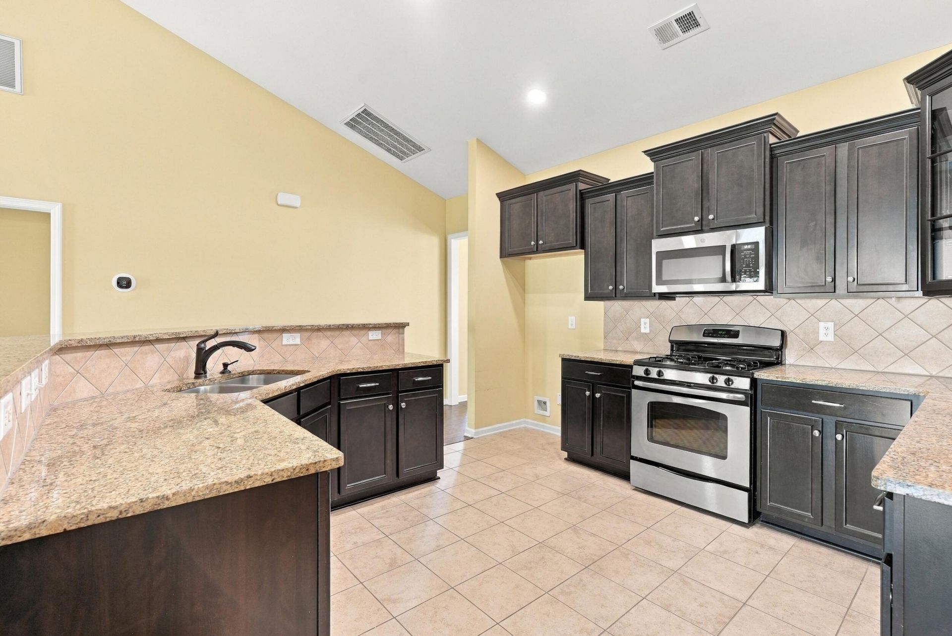 190 Carolinian Drive Photo 11