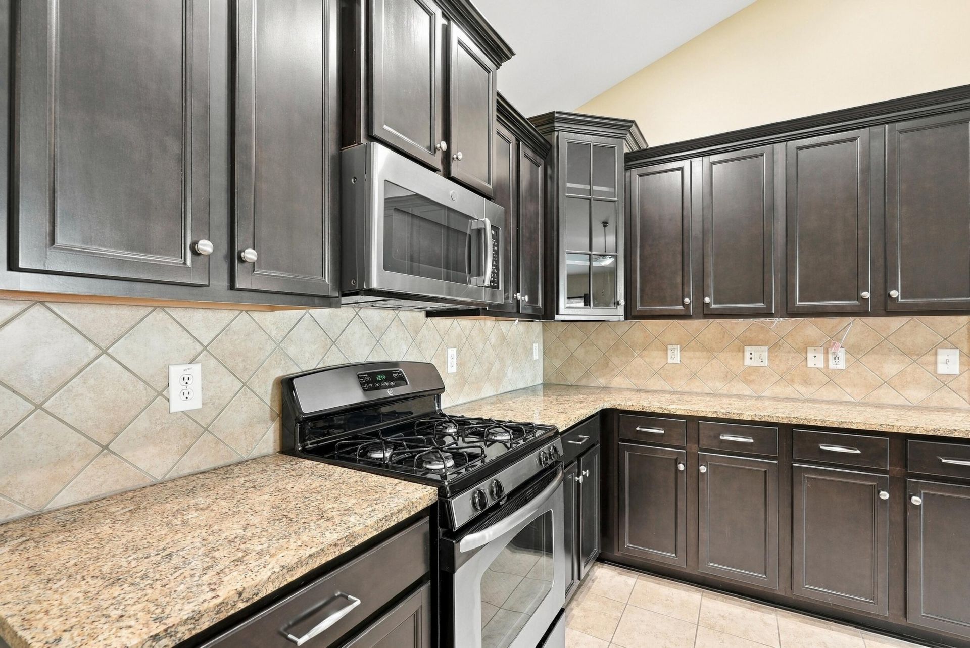 190 Carolinian Drive Photo 13
