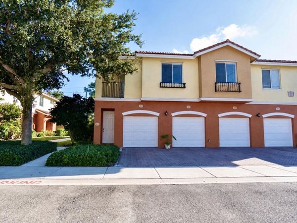 49 SE SEDONA Circle, Unit 202, Stuart, FL 34994