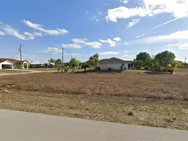 807 Bert AVE N, LEHIGH ACRES, FL 33971