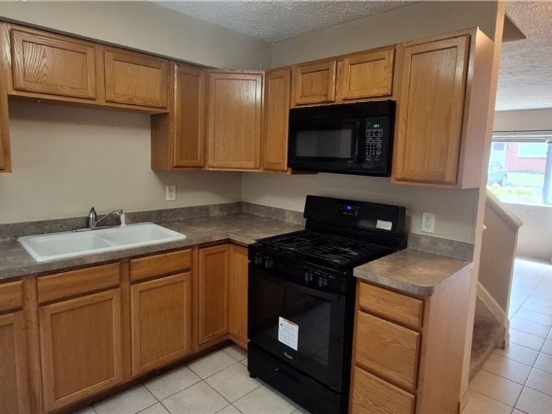 193 Dalepark Drive, Unit 6, Bedford, OH 44146 Photo 2