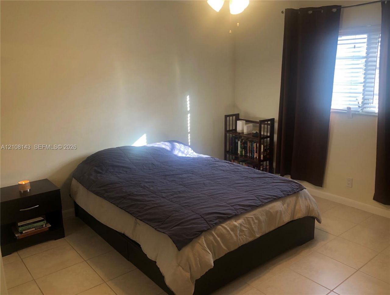 541 Blue Heron Dr , Unit 220, Hallandale Beach, FL 33009 Photo