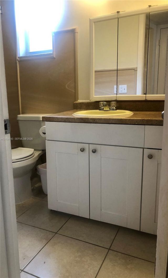 541 Blue Heron Dr , Unit 220, Hallandale Beach, FL 33009 Photo