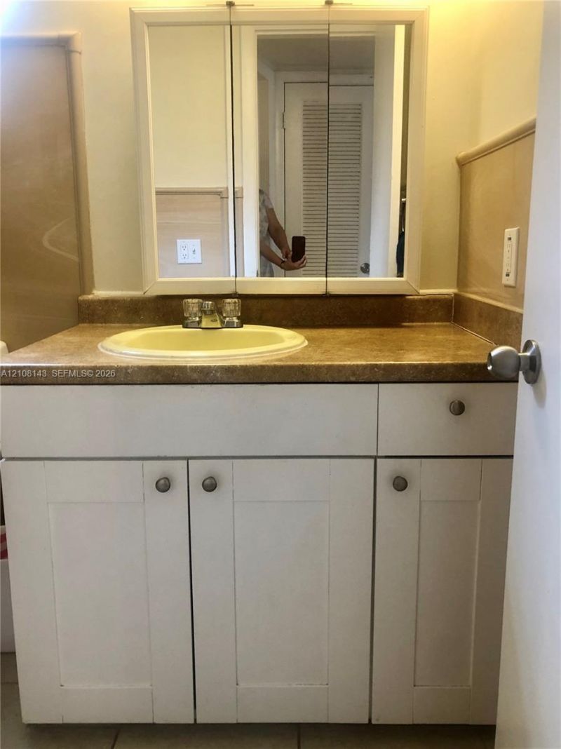 541 Blue Heron Dr , Unit 220, Hallandale Beach, FL 33009 Photo