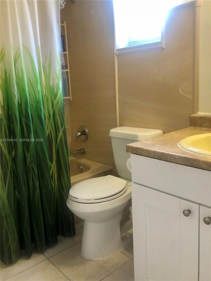 541 Blue Heron Dr , Unit 220, Hallandale Beach, FL 33009 Photo