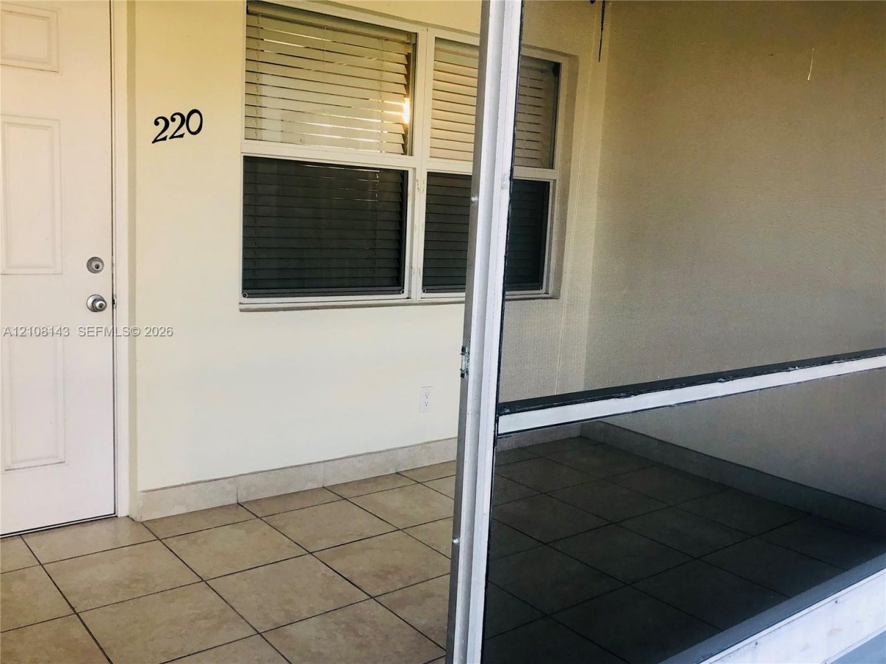 541 Blue Heron Dr , Unit 220, Hallandale Beach, FL 33009 Photo