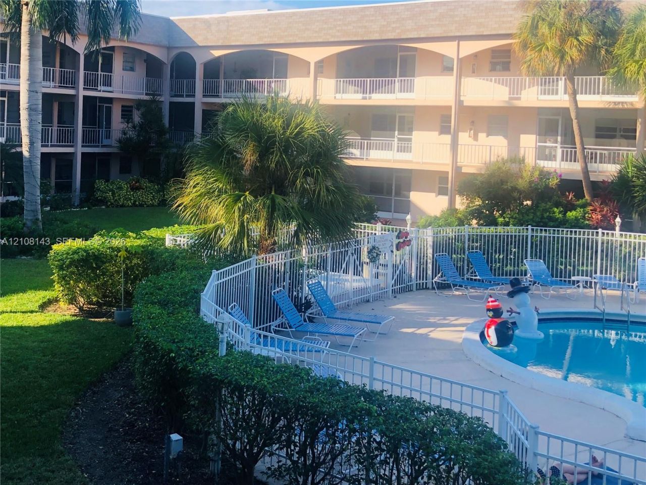 541 Blue Heron Dr , Unit 220, Hallandale Beach, FL 33009 Photo