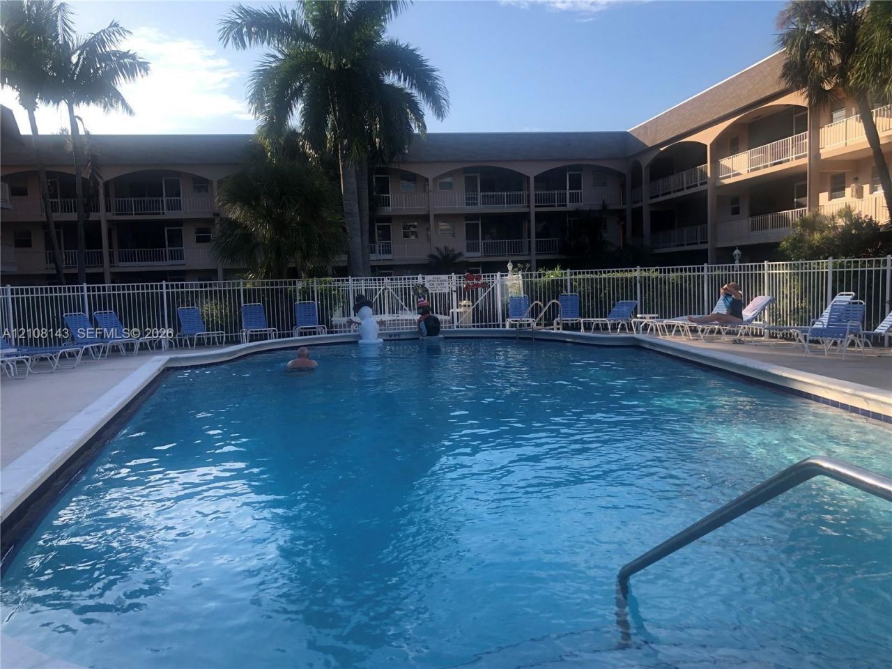 541 Blue Heron Dr , Unit 220, Hallandale Beach, FL 33009 Photo