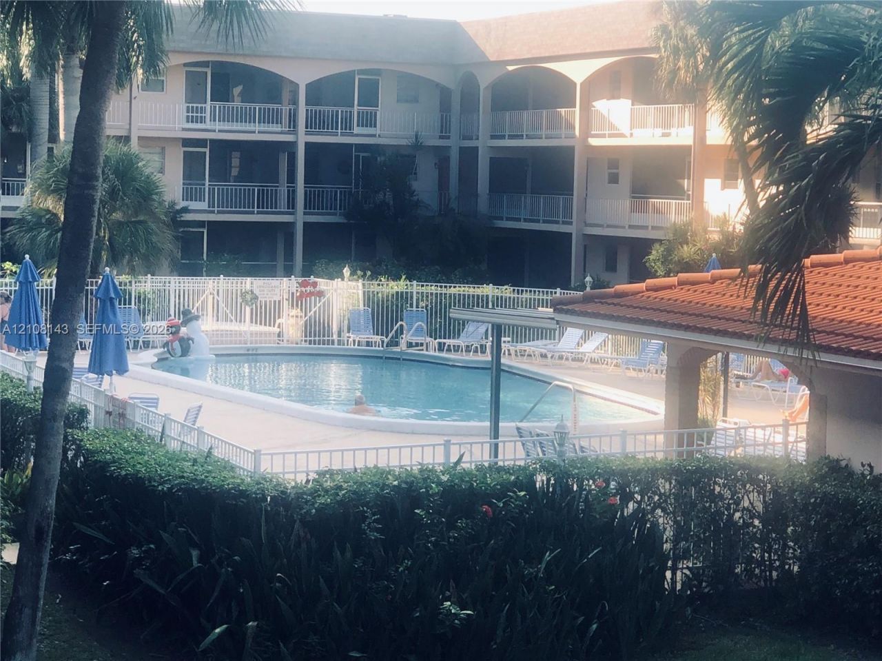 541 Blue Heron Dr , Unit 220, Hallandale Beach, FL 33009 Photo